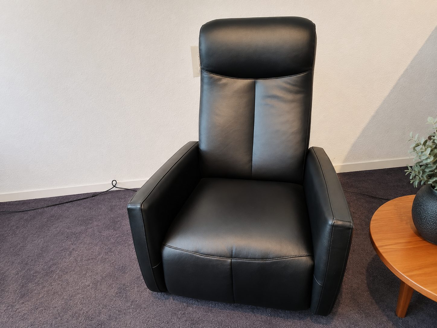 TV-Sessel von Knudsen – Modell 4504 – in Leder schwarz